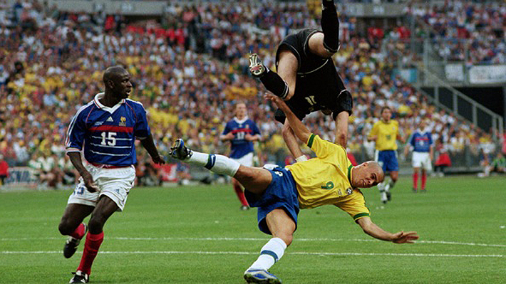 Foto histórica: Há 15 anos, Brasil atropelava Chile de Salas e Zamorano na  Copa da França - UOL Esporte