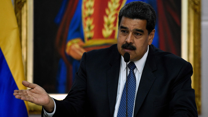 Maduro se reúne con observadores y promete aceptar resultados electorales del domingo