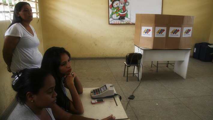 Maduro gana con el 68% de los votos en elecciones que dejan dudas por la participación