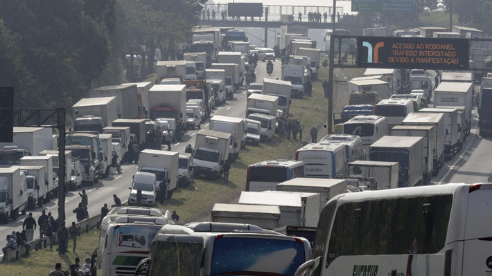 Brasil: Temer ordena despejar las rutas bloqueadas por camioneros tras cinco días de huelga