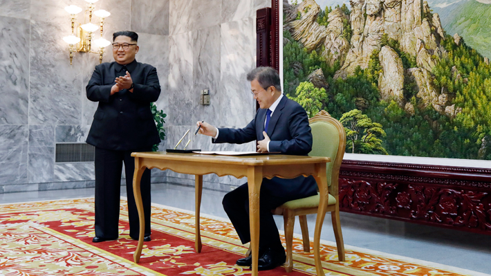 Presidente Moon Jae-in dijo que Kim Jong Un se comprometió a conversar con Donald Trump y a la completa desnuclearización
