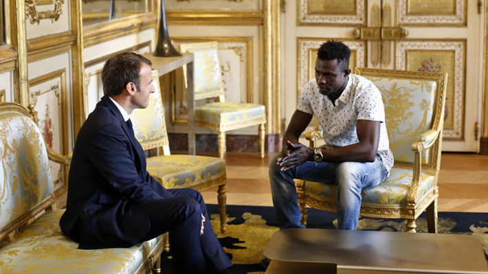 Macron concede la nacionalidad francesa a joven malí que salvó a un niño en París