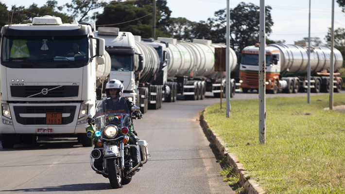 Camioneros comienzan a liberar rutas tras nueve días de huelga en Brasil