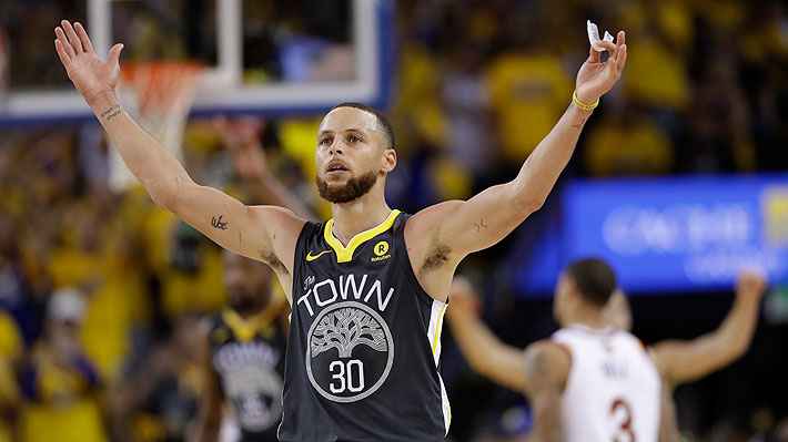 Con un Curry iluminado, Golden State otra vez supera a los Cavaliers y queda 2-0 arriba en la serie de la final de la NBA