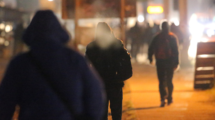 Frío lunes para la RM: Se espera hasta 4 grados bajo cero y autoridades piden derivar a gente de la calle a albergues