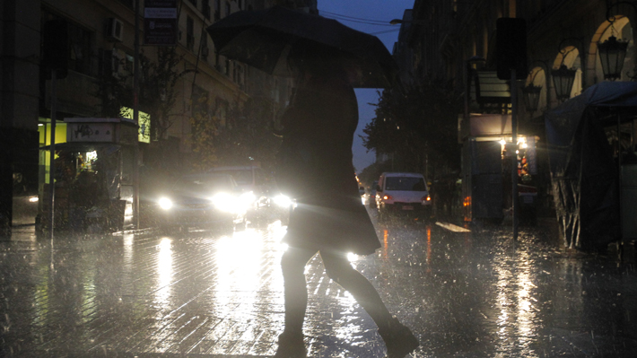 Lluvias volverán a Santiago el fin de semana y podría nevar en zonas precordilleranas
