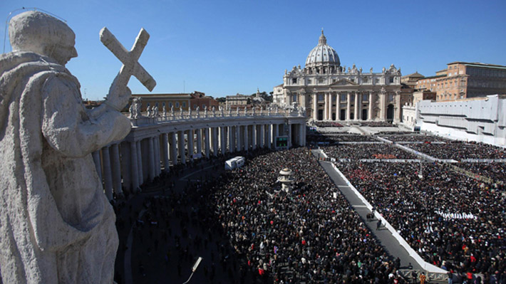Vaticano anuncia procesamiento de sacerdote que tenía pornografía infantil