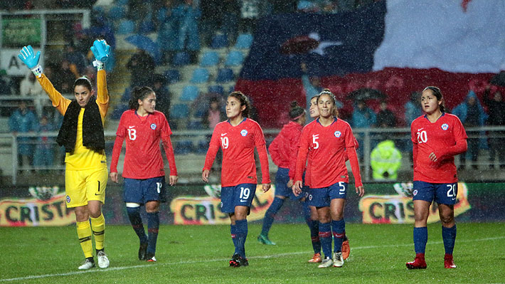 La "Roja" femenina comenzó su preparación para el Mundial de Francia con una arrolladora victoria sobre Costa Rica