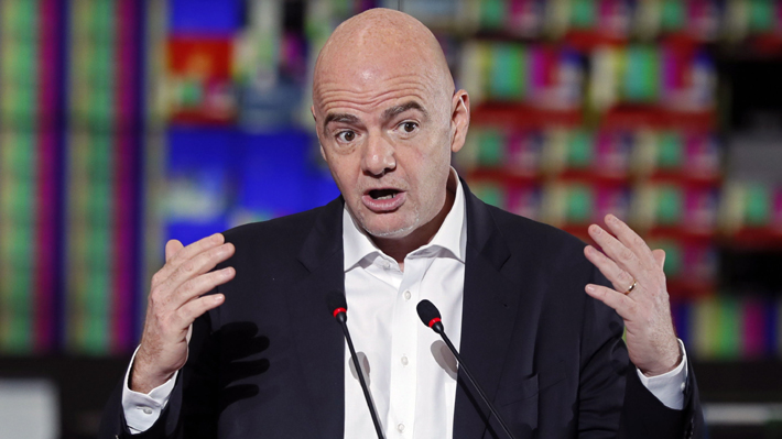 ¿Nueva reforma?: Presidente de la FIFA quiere limitar los gastos de los clubes en fichajes
