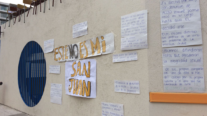Grupo de profesores del San Juan Evangelista se oponen al desalojo y alumnos exigen la salida del rector