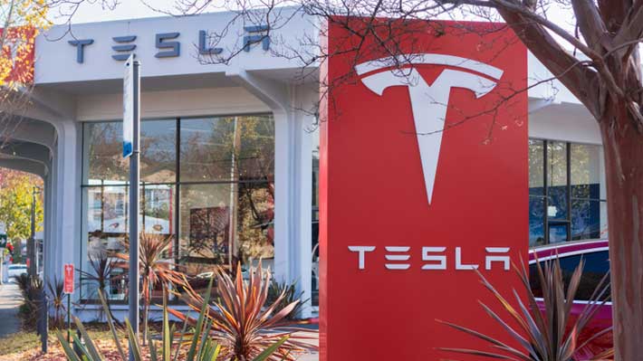 Tesla: En una carpa instalan tercera línea de producción del Model 3