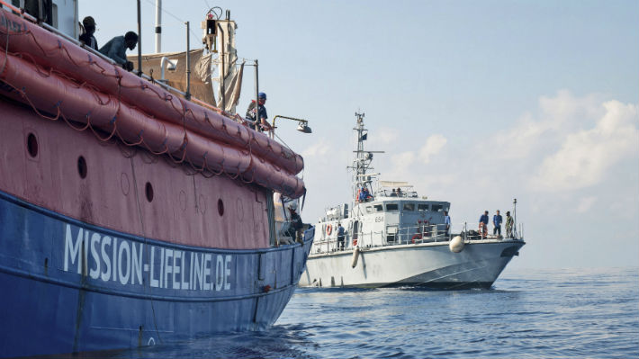La embarcación Lifeline denuncia incumplimiento del derecho internacional de Italia