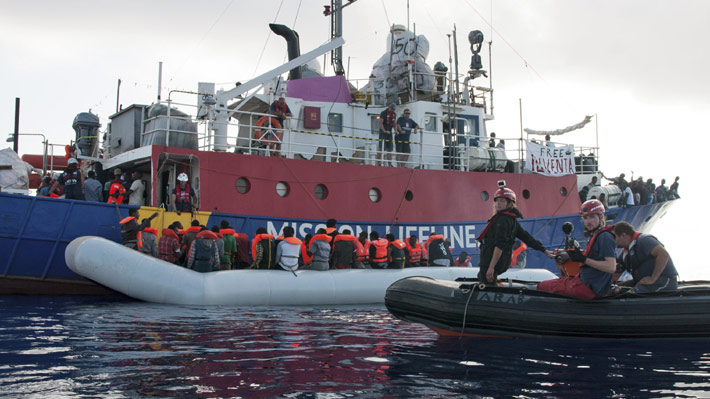 Francia y Portugal se muestran dispuestos a recibir parte de los inmigrantes del buque Lifeline