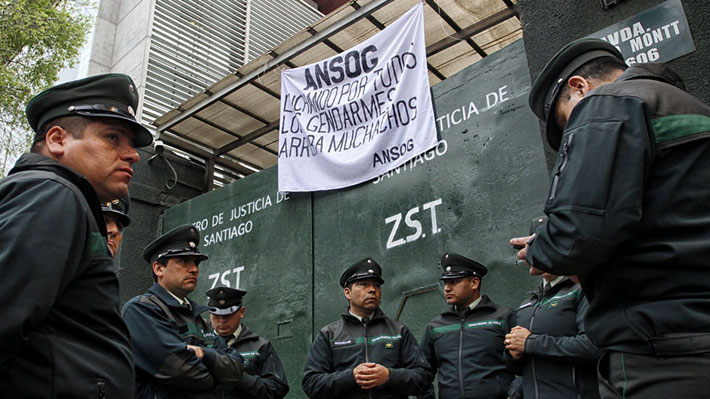 Gremios de Gendarmería fijan plazo para reunirse con Larraín: De lo contrario irán a paro