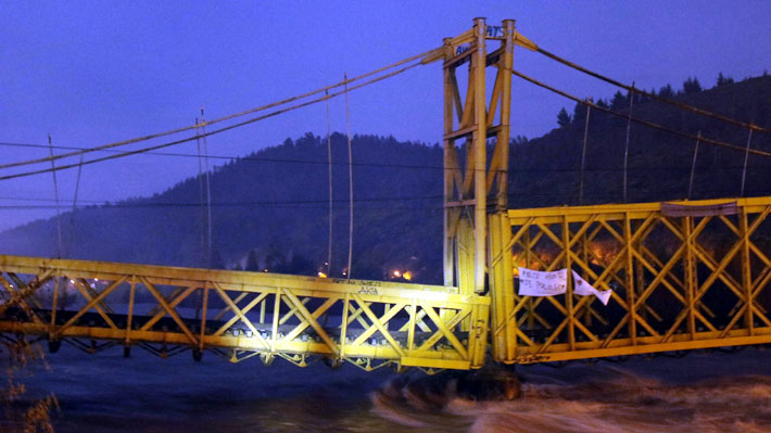 Intendente de La Araucanía por sistema frontal y colapso de puente: "La situación está mejorando"