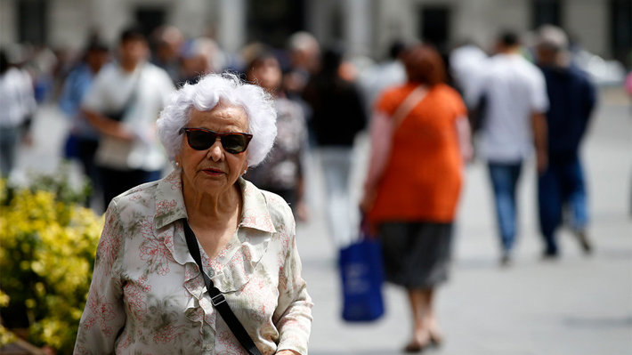 Jubilada que "espera la carroza" dice estar "agradecida" por la ayuda ofrecida pero asegura que no busca caridad