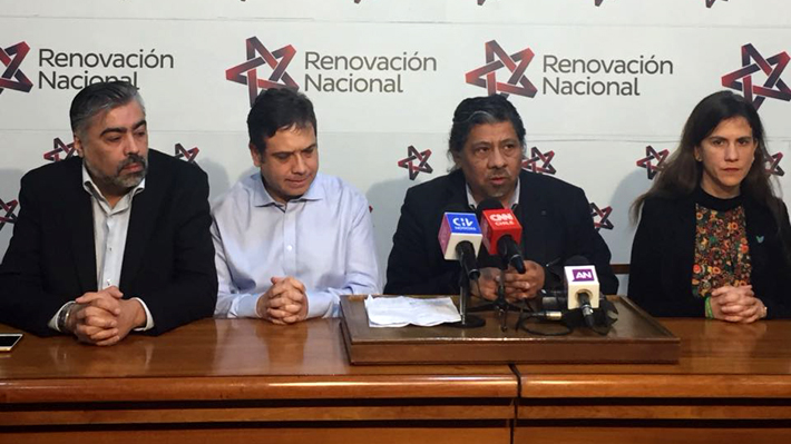 Chile Vamos dice que sequía legislativa "es un invento" y acusa que en la oposición "abundan los parlamentarios flojos"