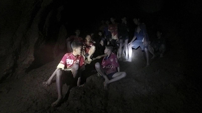 Los 13 atrapados en cueva de Tailandia podrían permanecer "meses" en la gruta