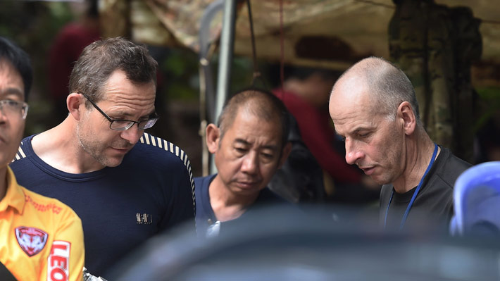 Quiénes son los dos buzos británicos que encontraron a los niños atrapados en una cueva en Tailandia
