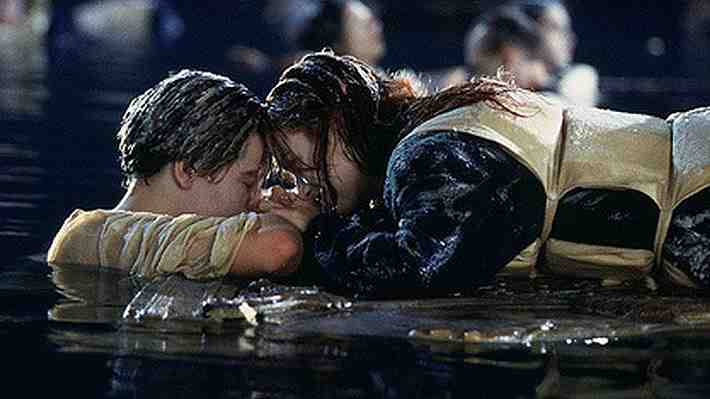 Tabla que salva a Rose de morir en &#34;Titanic&#34; se vende en subasta por unos $702 millones