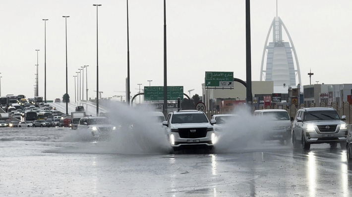 Fotos | Fuerte tormenta deja varios estragos en Dubai: Las carreteras se inundaron