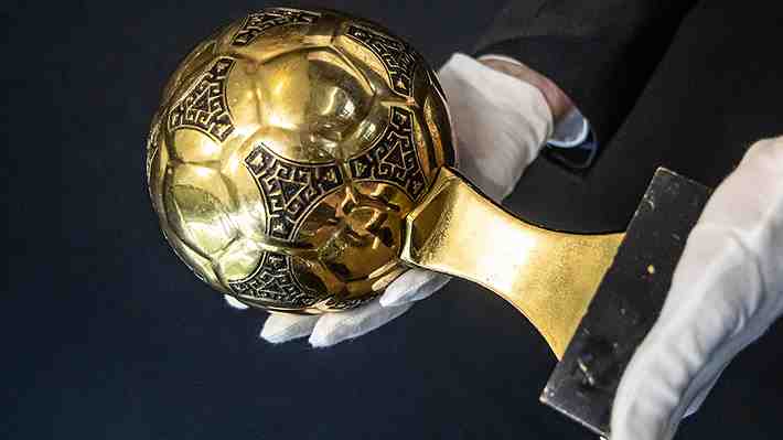 Polémica por subasta de Balón de Oro obtenido por Maradona en el Mundial del &#39;86: Herederos dicen que les pertenece