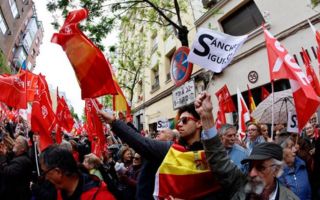&#34;Presidente, quédate&#34;: Partidarios de Sánchez se manifiestan en Madrid para que Pedro Sánchez no renuncie