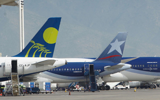 Por paro en Argentina: Sky, Jetsmart y Latam anuncian suspensión de vuelos desde y hacia ese país