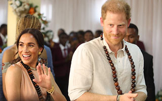 Harry y Meghan llegan a Nigeria: Bailaron con niños y el príncipe ofreció una charla de salud mental