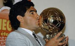Polémica por subasta de Balón de Oro obtenido por Maradona el &#39;86: Herederos dicen que les pertenece