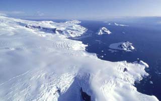 Petróleo en la Antártica: Canciller sostiene que Chile &#34;defenderá firmemente&#34; preservación del continente blanco