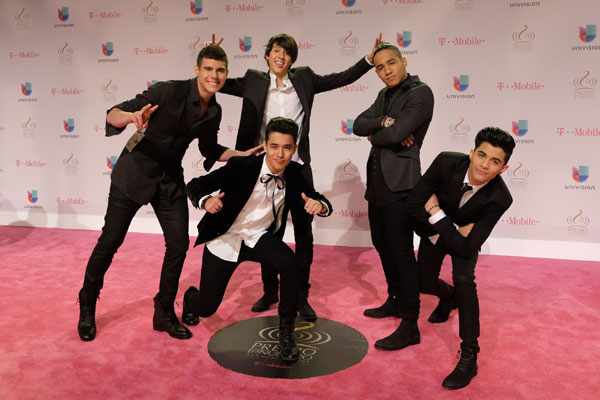 CNCO, la debutante boy band latina que acompaña a Ricky Martin tras ganar concurso en TV