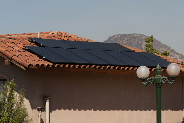 Sünplicity: la empresa chilena que ayuda a financiar paneles solares en los hogares
