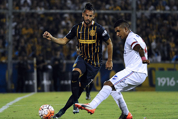 Larrondo confirma su ausencia en Copa Centenario: 