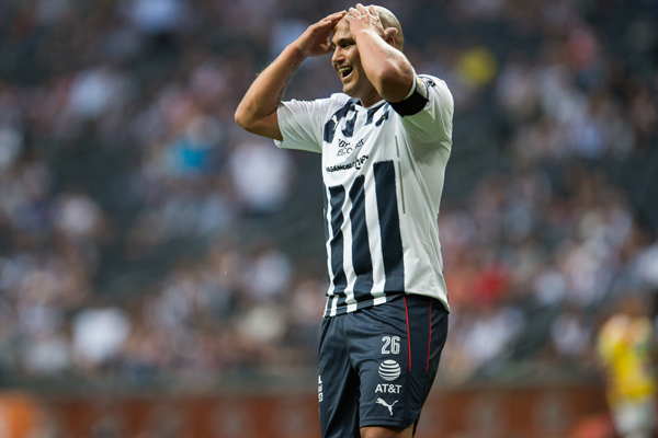 Humberto Suazo se retira entre lágrimas del fútbol con emotivo partido de despedida en Monterrey