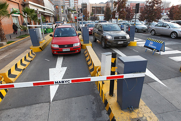 Congreso despacha polémico proyecto por cobro en estacionamientos y queda listo para ser promulgado