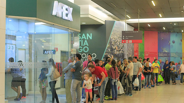 Tour de compras por malls de Santiago: El nuevo boom tur&iacute;stico para argentinos