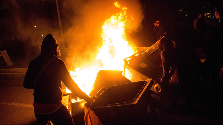 Detienen a al menos 25 personas en una nueva noche de disturbios en la periferia de París