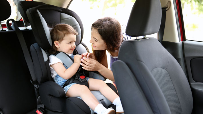 Consejos para llevar a los niños seguros en el auto