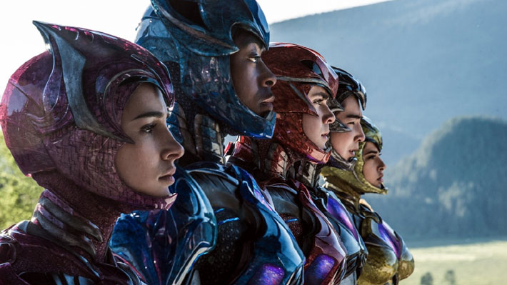 Adolescentes marginados y una villana despiadada: Los Power Rangers regresan con acertada película