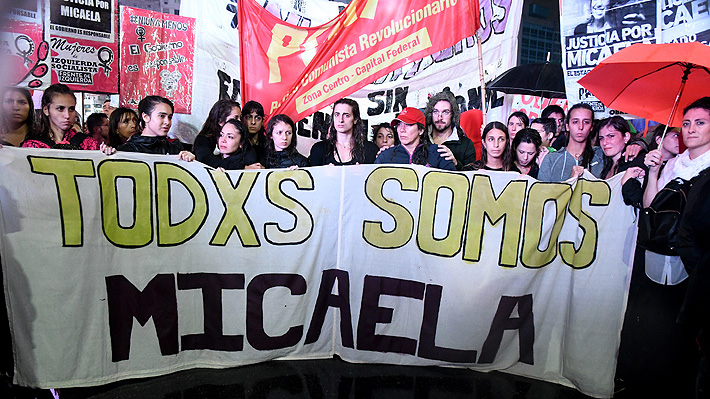 Argentinos realizan emotiva despedida a joven asesinada por hombre condenado por violaci&oacute;n que estaba libre