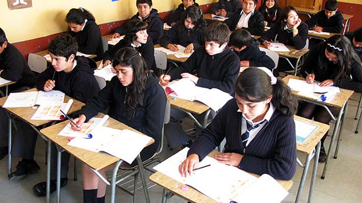 OCDE: Ansiedad académica en Chile es levemente inferior a la del resto de Latinoamérica