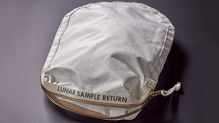 Bolsa con muestras de suelo de la Luna vendida 