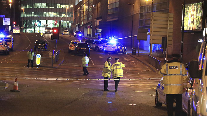 Policía confirma que hay fallecidos y heridos tras reporte de dos explosiones en Manchester