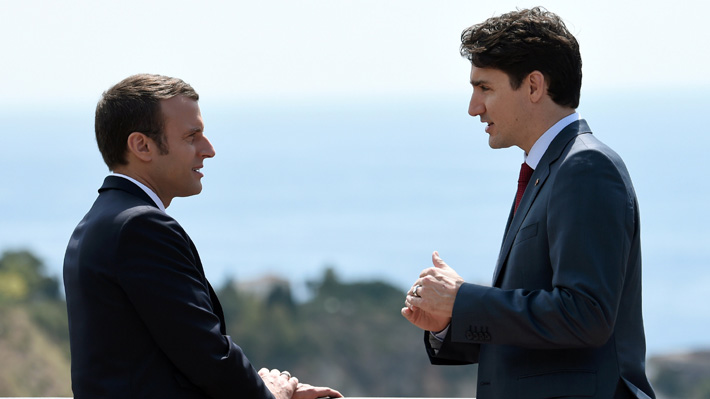 La imagen que muchos estaban esperando: Trudeau y Macron juntos hablando franc&eacute;s