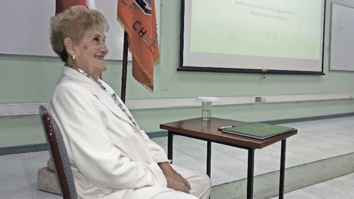 Arique&ntilde;a de 90 a&ntilde;os se titula en la universidad y suma su tercera carrera profesional