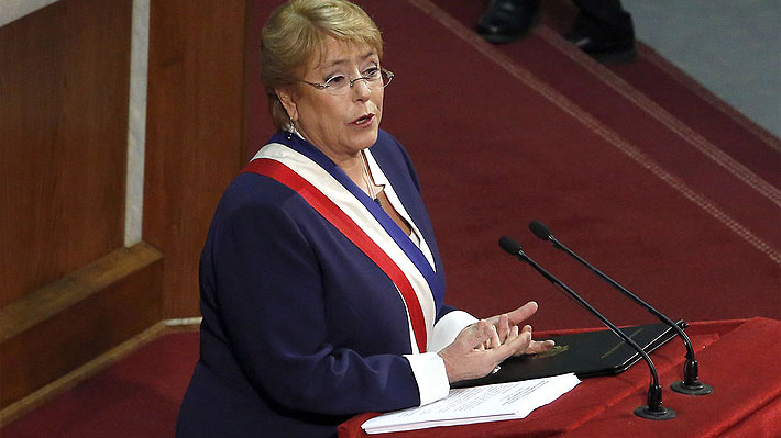 Bachelet promete que proyecto de reforma de pensiones será enviado en julio