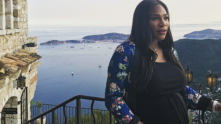Serena Williams posa desnuda y muestra orgullosa su vientre de embarazada en portada de revista