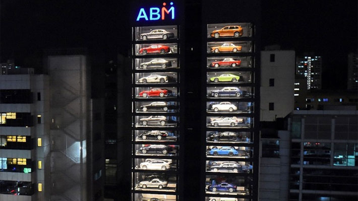 Singapur tiene una m&aacute;quina expendedora de autos de lujo