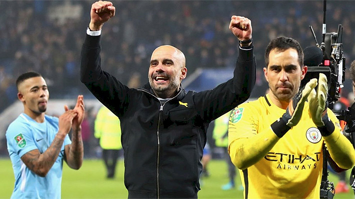 Indiferente con Guardiola, euf&oacute;rico con sus compa&ntilde;eros: Las im&aacute;genes que grafican el contraste del festejo de Bravo